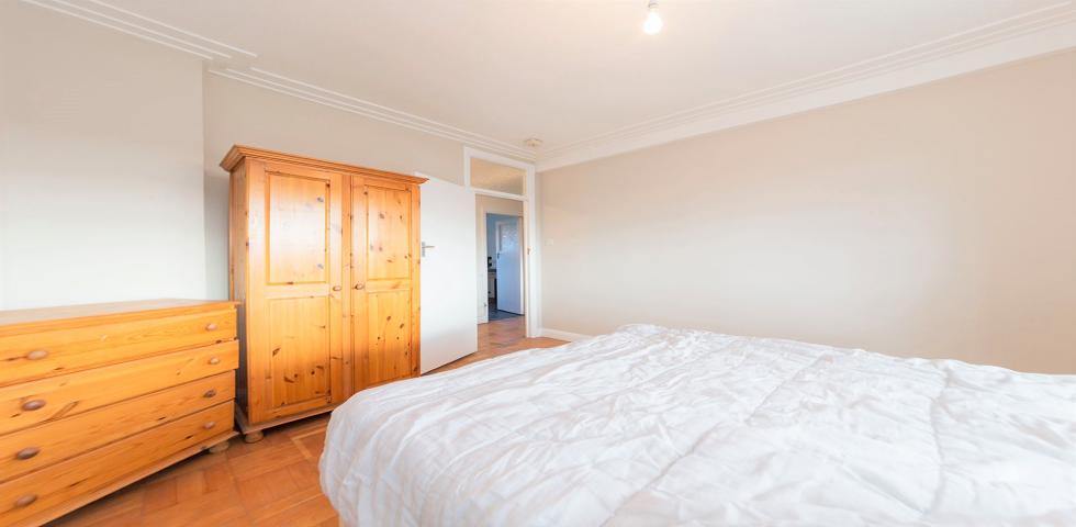 			RECENTLY REDECORATED , 3 Bedroom, 1 bath, 1 reception Flat			 Oman Avenue, WILLESDEN GREEN